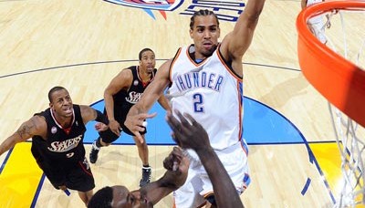  福克斯速度突破国王战胜雷霆队  