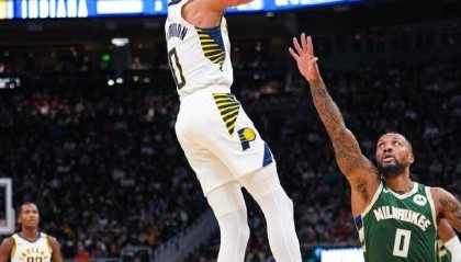  哈利伯顿准三双步行者加时险胜雄鹿止颓势