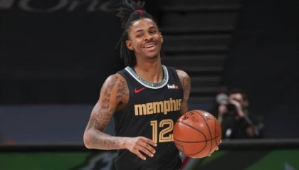  莫兰特超远压哨绝杀灰熊一分险胜马刺惊心动魄