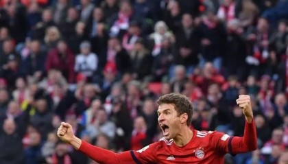  奥格斯堡补时阶段绝平，艰难守住德甲席位