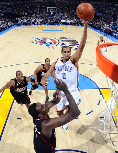  福克斯速度突破国王战胜雷霆队  